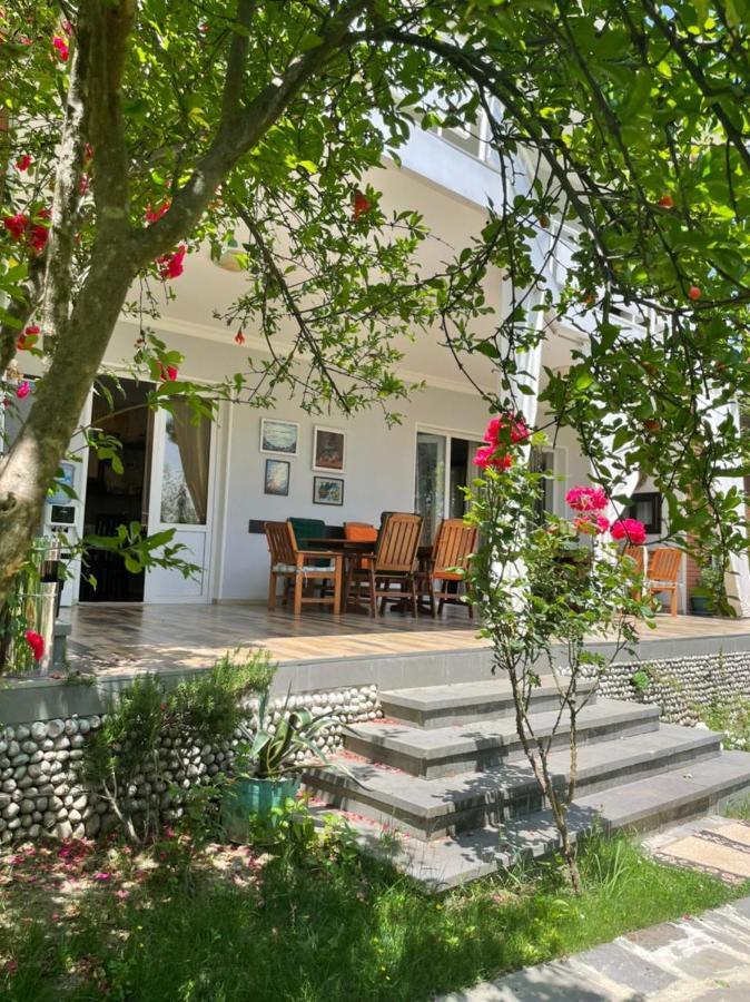 Neli & Zaal Guest House Telavi Exteriör bild