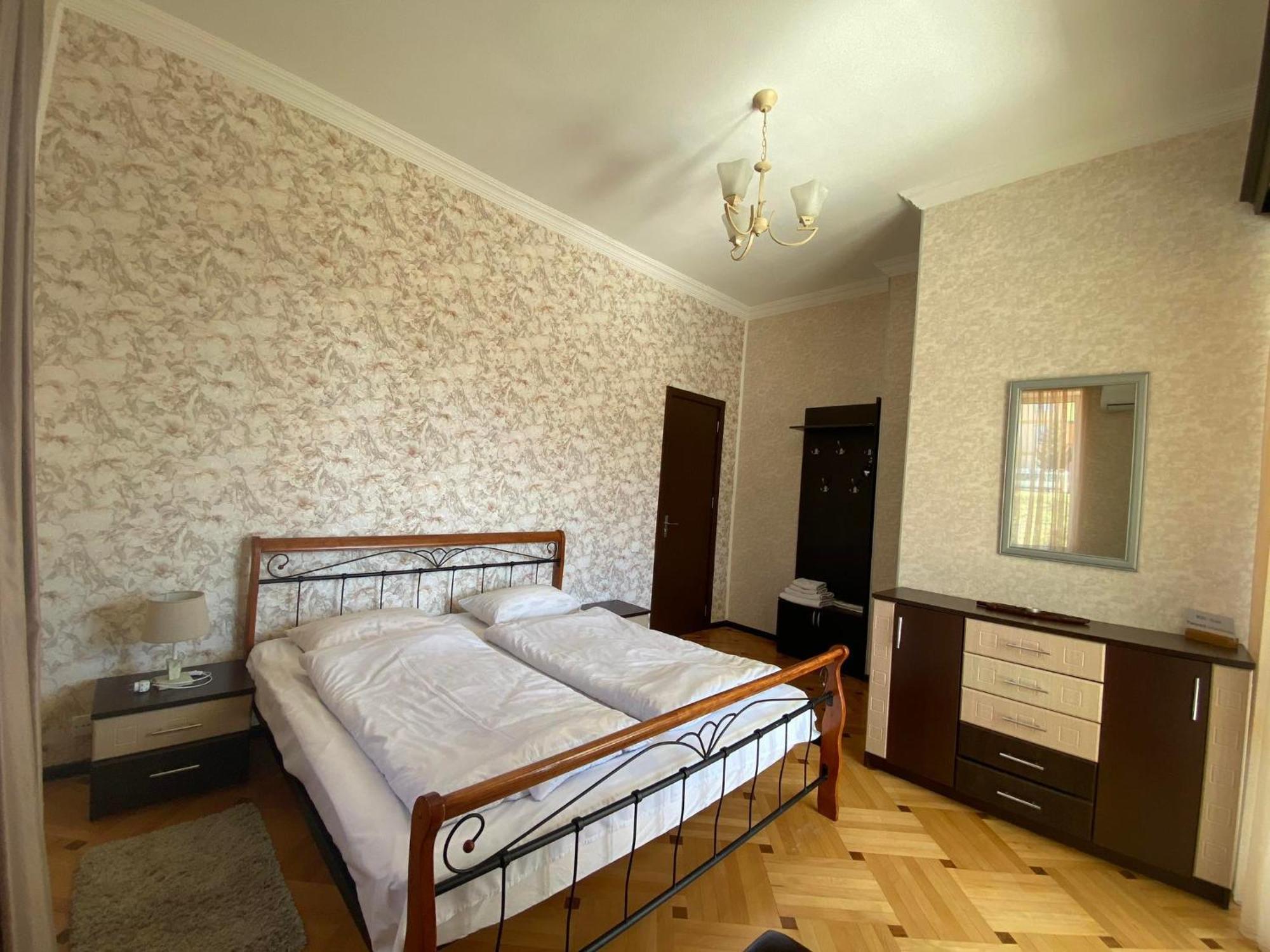 Neli & Zaal Guest House Telavi Exteriör bild
