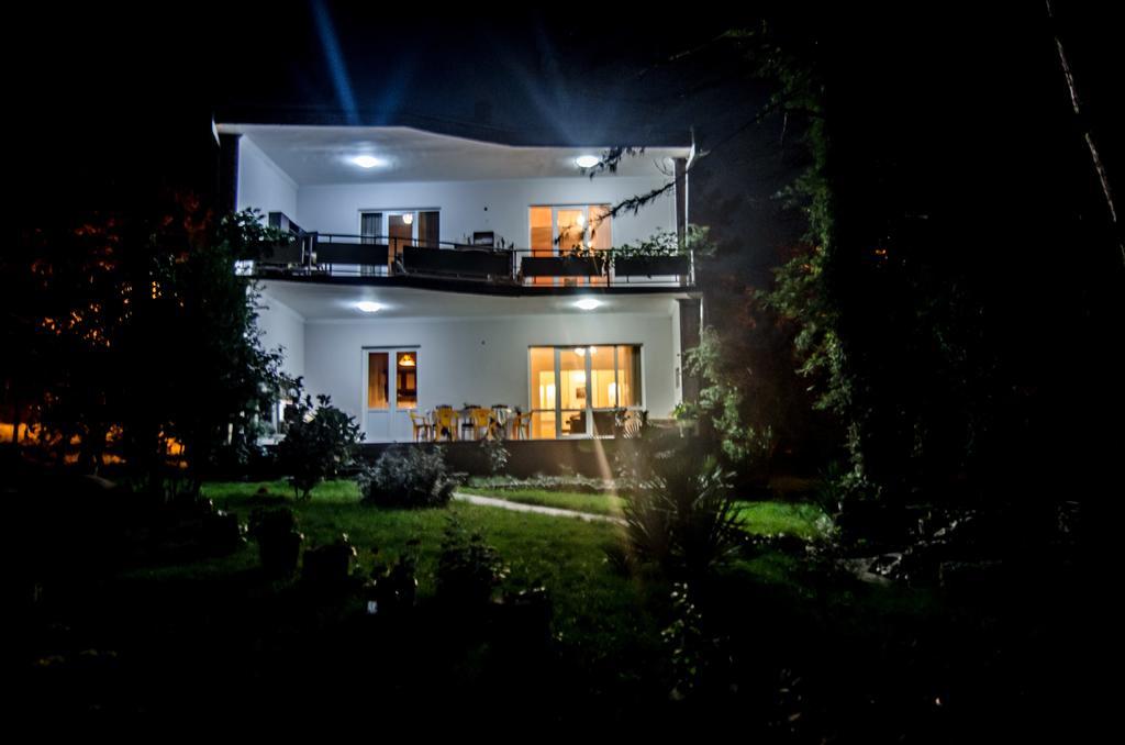 Neli & Zaal Guest House Telavi Exteriör bild